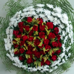 COROA DE FLORES MONSENHOR BRANCO ROSAS VERMELHAS